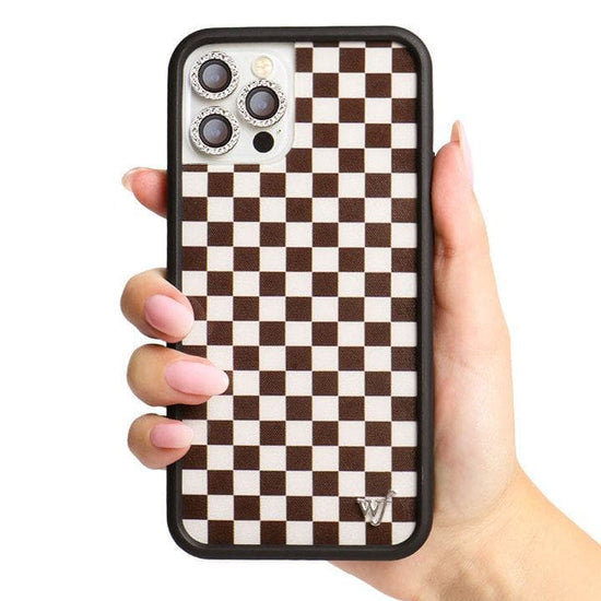 Lifestyle Image 01  Brown Checkers